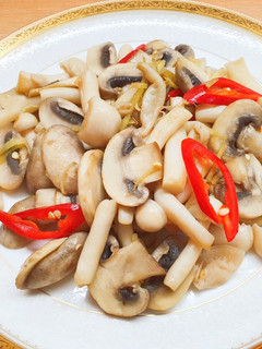 素食-清炒雙菇~和大師一起吃飯 的食譜成品照片