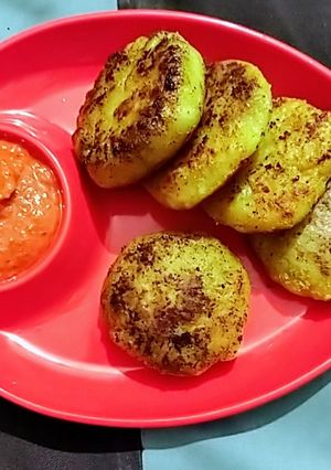 तंदुरी समोसा मोमोज (tandoori samosa momos recipe in marathi) रेसिपी चे मुख्य फोटो