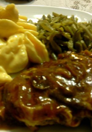 A picture of sunshines smothered hamburgers steak.