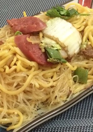 A picture of Pancit Bihon.