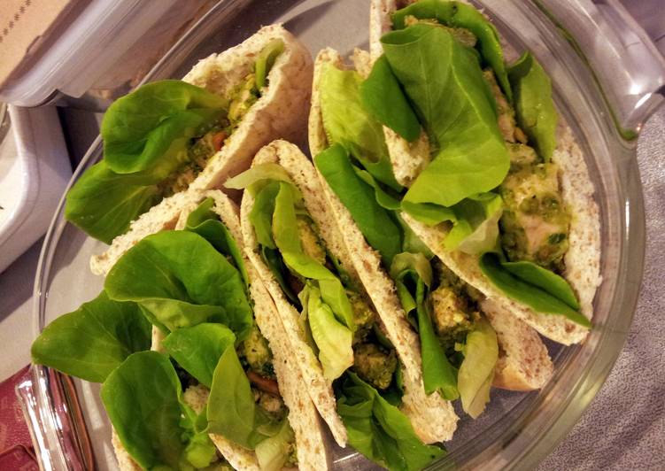 Simple Way to Prepare Speedy chicken pesto sandwich