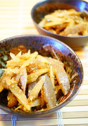 A picture of Sesame Flavored Konnyaku and Burdock Root.