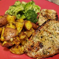 A picture of Butter Garlic Pork Chops.