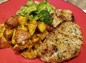A picture of Butter Garlic Pork Chops.