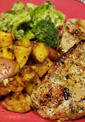 A picture of Butter Garlic Pork Chops.