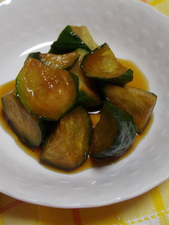 A picture of Cucumbers Marinated in Sweet Vinegar.