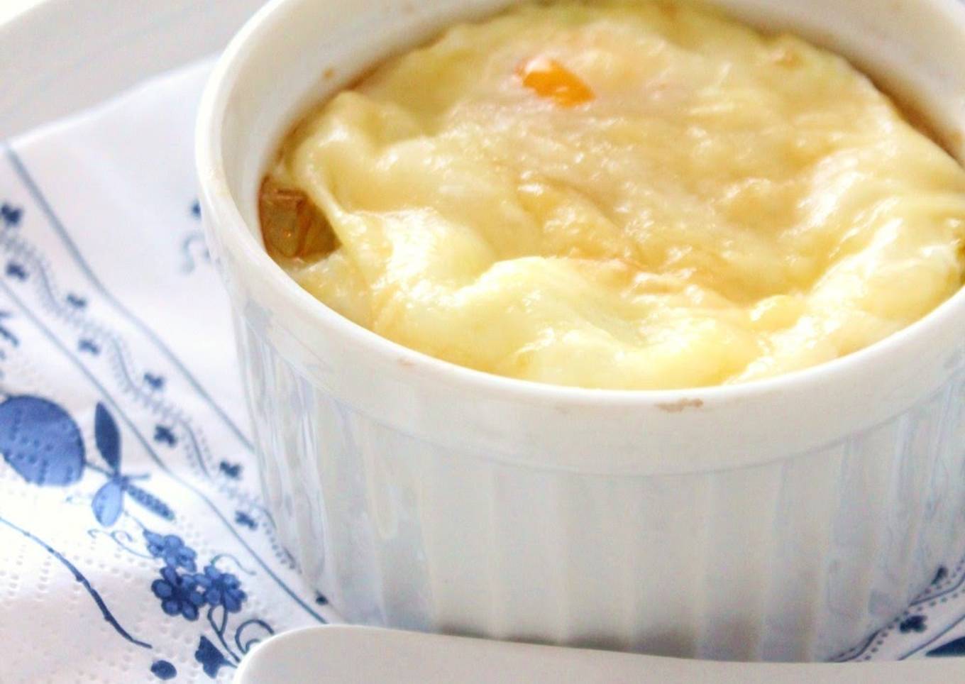 Eggs en Cocotte (Shirred Eggs) with Spinach, Mayonnaise and Cheese