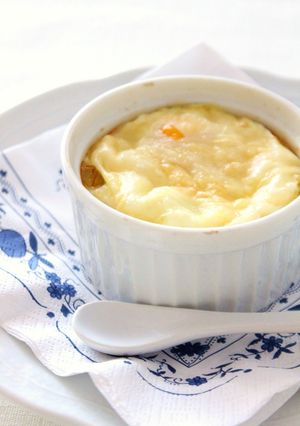 A picture of Eggs en Cocotte (Shirred Eggs) with Spinach, Mayonnaise and Cheese.
