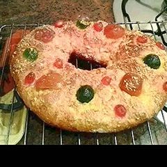 A picture of Catalan Three kings' cake.