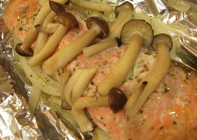 Easy Basic Foil-Baked Salmon