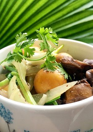 Hình của món Lòng gà trứng non xào hành tây.