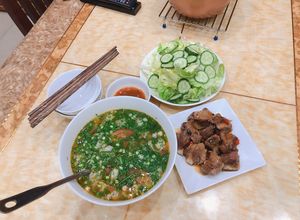 Hình của món Canh cá thác lác thì là cà chua.