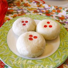 Su Shi White Moon Cakes A picture of Su Shi White Moon Cakes.