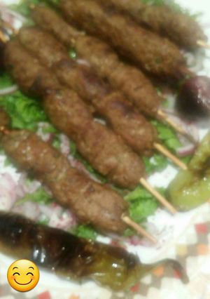صورة لوصفة طريقة عمل ﻛﺒﺎﺏ ﻣﺸﻮﻱ ﺑﺎﻻﻋﻮاﺩ اﻟﺨﺸﺒﻴﻪ