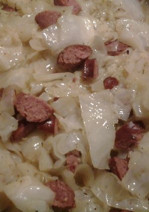 A picture of Kielbasa and Cabbage.