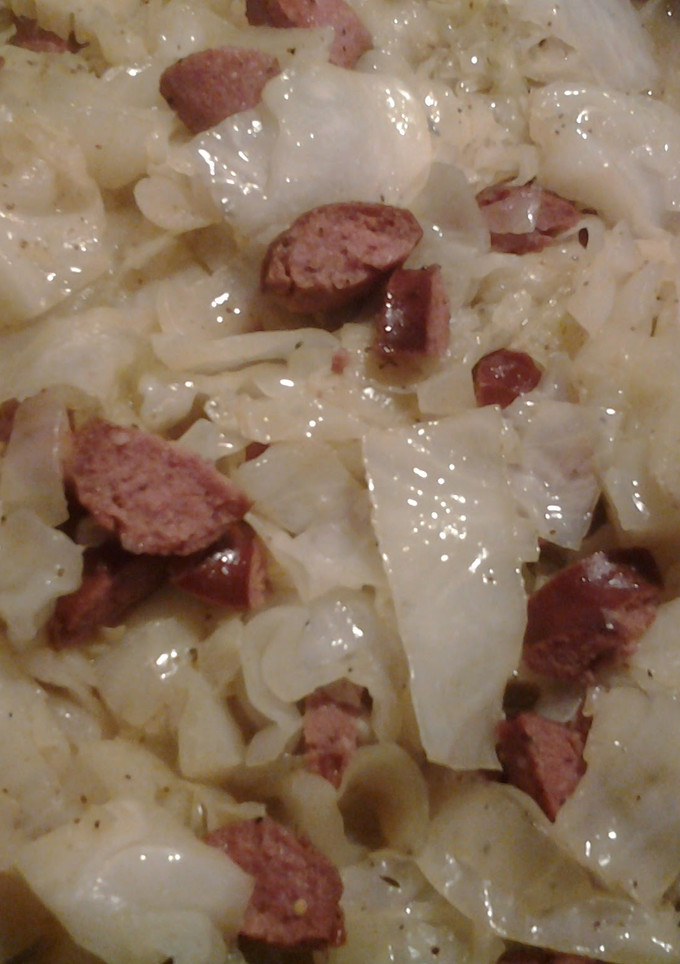 A picture of Kielbasa and Cabbage.