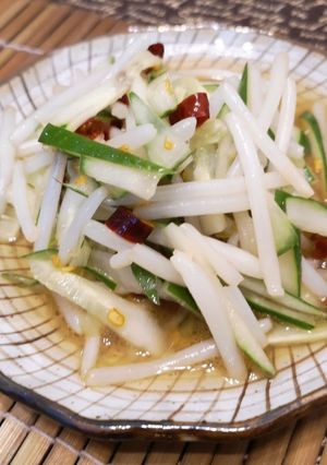 รูปของ ยำถั่วงอกซูกินีแบบเย็น สไตล์จีน 凉拌豆芽黄果菜