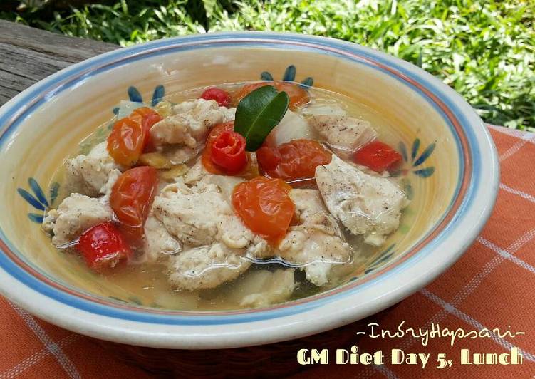 Langkah Mudah untuk Menyiapkan Menu Diet GM hari ke 5, Ayam kukus tomat ala Indi (Makan siang/m, Lezat