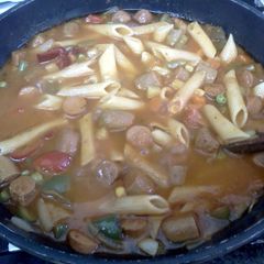 A picture of Guiso (hot dogs and veggies).