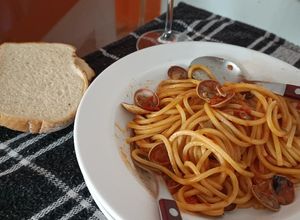 Una foto de "Spaghettoni a le Vongoli" en mí versión Argentina/Siciliana