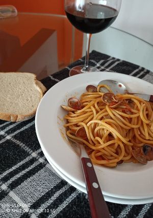Una foto de "Spaghettoni a le Vongoli" en mí versión Argentina/Siciliana