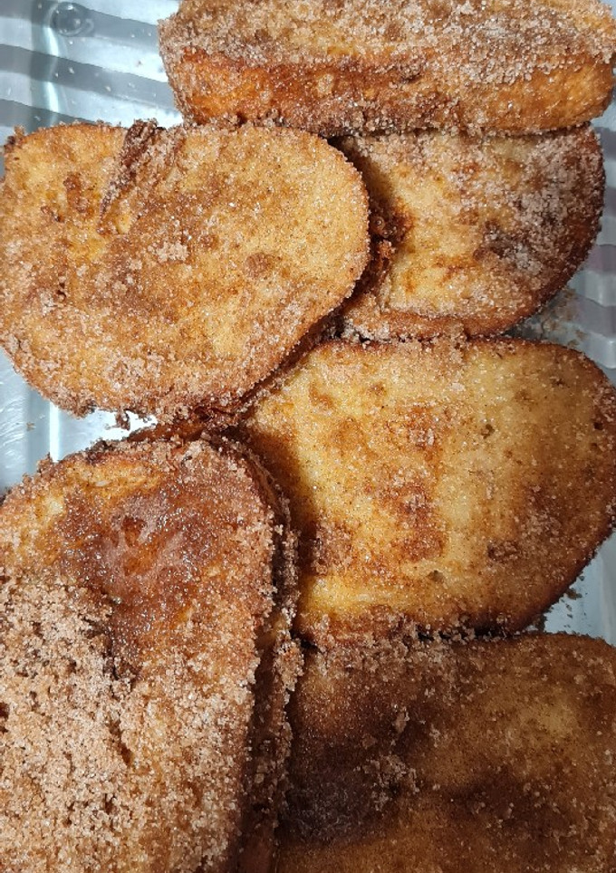 Una foto de Torrijas de leche con azúcar y canela