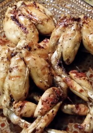A picture of grilled frog hoppers.
