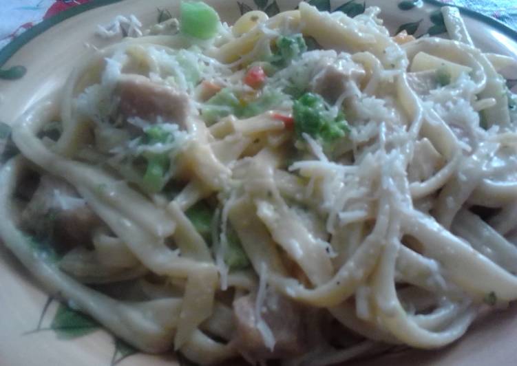 Step-by-Step Guide to Make Speedy Chicken and Broccoli Alfredo Casserole.