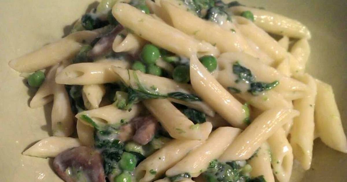 Penne pasta with garlic mushrooms, peas, spinach and broccoli ❤ Recipe by   - Cookpad