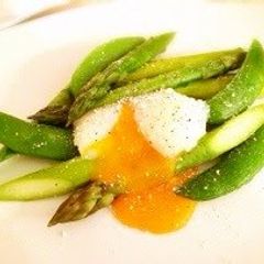 A picture of ☆Asparagus and Sugar Snap Peas with Soft-Poached Egg.