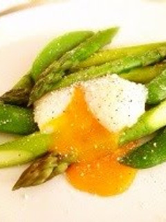 A picture of ☆Asparagus and Sugar Snap Peas with Soft-Poached Egg.