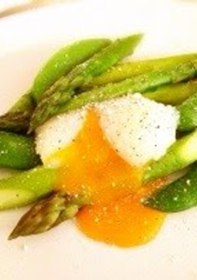 A picture of ☆Asparagus and Sugar Snap Peas with Soft-Poached Egg.