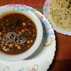 A picture of 'Chana masala' (White chickpeas masala).