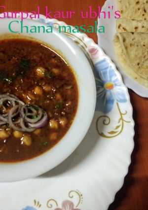 A picture of 'Chana masala' (White chickpeas masala).