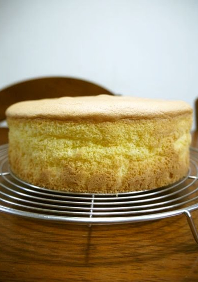 A picture of Fluffy Basic Sponge Cake.