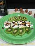 Ensalada de mozzarella con kiwis - fácil
