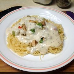 A picture of Chicken Broccoli w. Buttermilk Herb Alfredo.