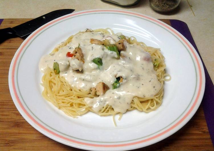 Steps to Cook Appetizing Chicken Broccoli w. Buttermilk Herb Alfredo