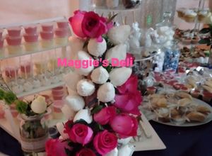 Una foto de Torre de fresas cubierta de chocolate