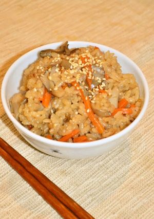 A picture of Rice with Maitake Mushrooms Seasoned with Simmered Pork Belly Sauce.