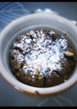 A picture of fondant au chocolat // chocolate melting cake.