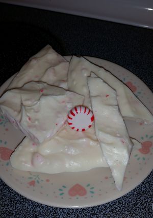 A picture of Paula Deen's Peppermint Bark.