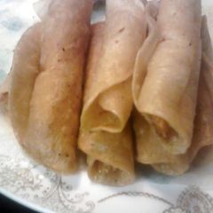 A picture of chicken and cheese flautas.