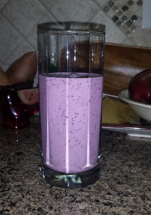 A picture of Berry yogurt smoothie.