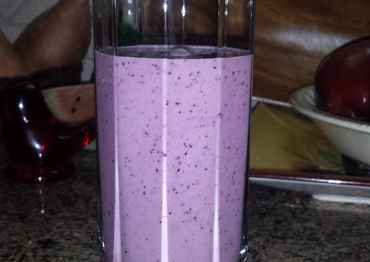 Recipe of Speedy Berry yogurt smoothie