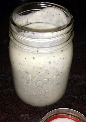 A picture of Ranch Dressing.