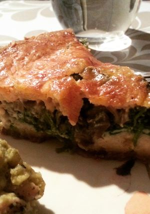 A picture of Easy mushroom spinach quiche.