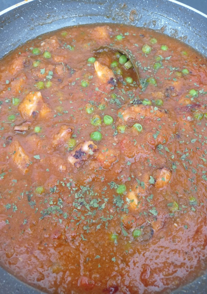 Una foto de Pulpo en salsa con guisantes