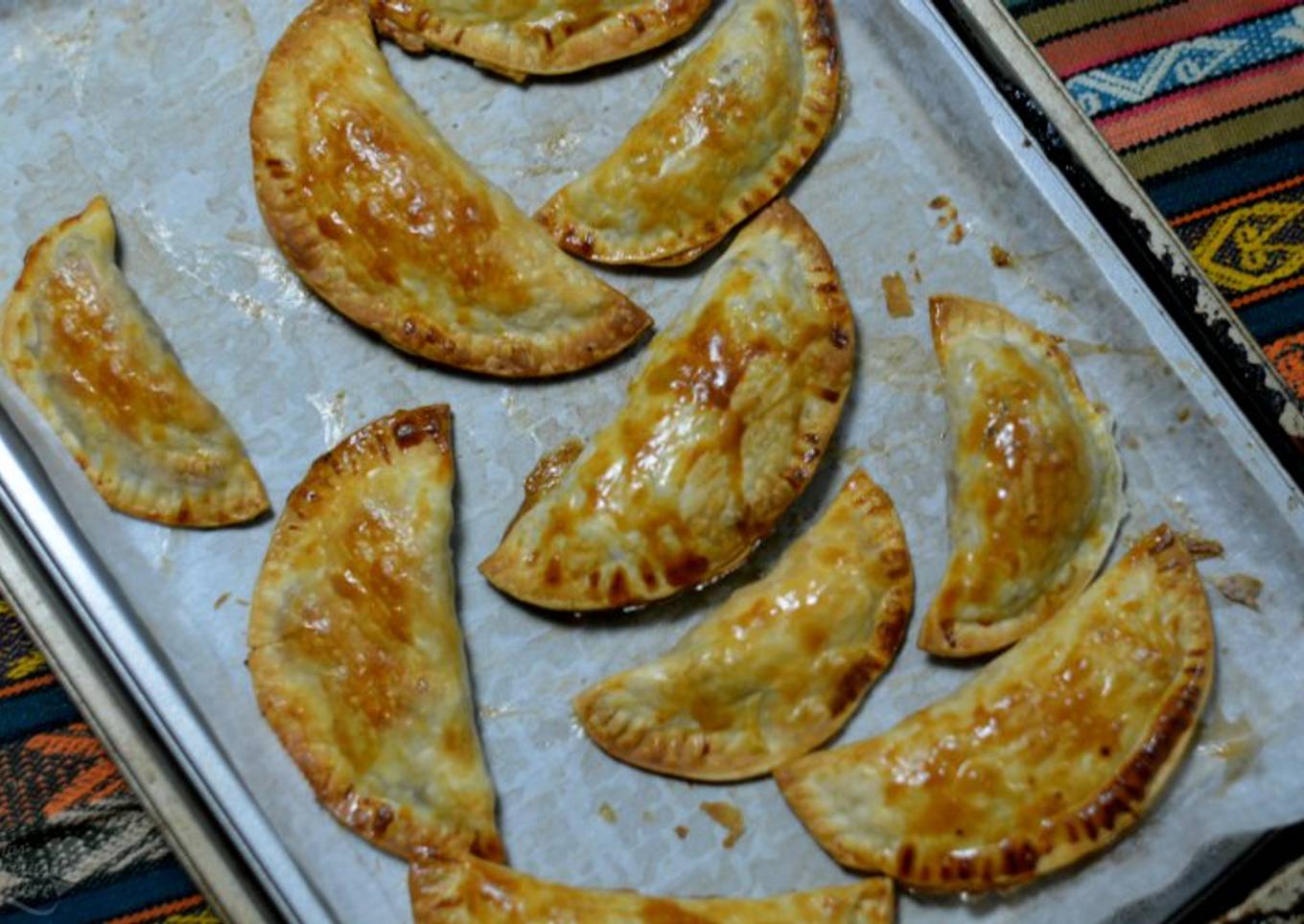 Cómo hacer unas deliciosas empanadillas caseras de carne picada y de queso al horno