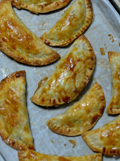 Una foto de Cómo hacer unas deliciosas empanadillas caseras de carne picada y de queso al horno